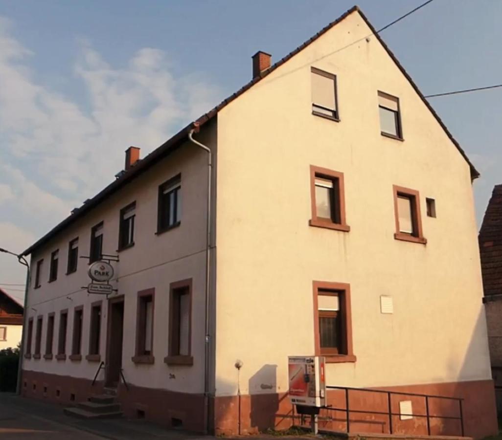 Gasthaus Zum Schloss Lemberg エクステリア 写真